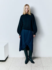 Adorata Navy Blue spódnica z wełny Merino z ozdobnymi plisami
