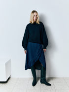 Adorata Navy Blue spódnica z wełny Merino z ozdobnymi plisami