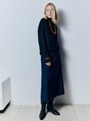 Concetta Navy Blue klasyczna spódnica z wełny Merino z kieszeniami
