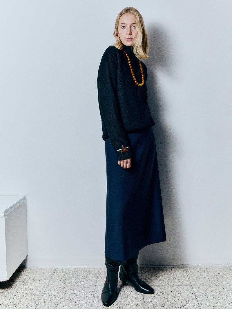 Concetta Navy Blue klasyczna spódnica z wełny Merino z kieszeniami
